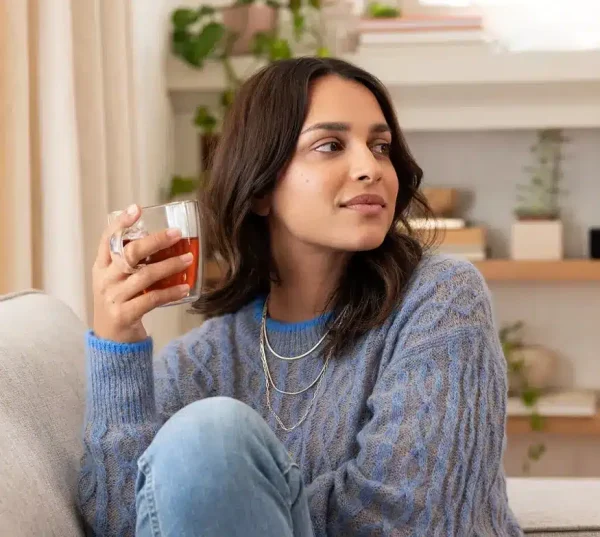 li-woman-holding-tea.jpg-pdp-w875h783 - a2z nutrition